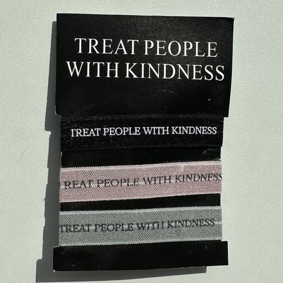 Harry Styles Treat People With Kindness Hair Ties - Picture 1 of 2